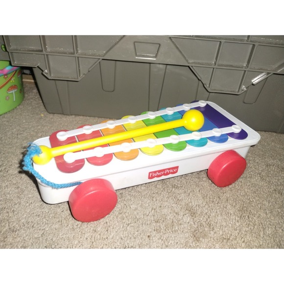 Fisher Price Classic Xylophone Musical Pull Along Toy 18 Month+ - Picture 2 of 2